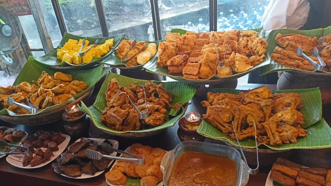 10 Tempat Makan Prasmanan di Solo yang Wajib Dicoba Bagi Pecinta Kuliner
