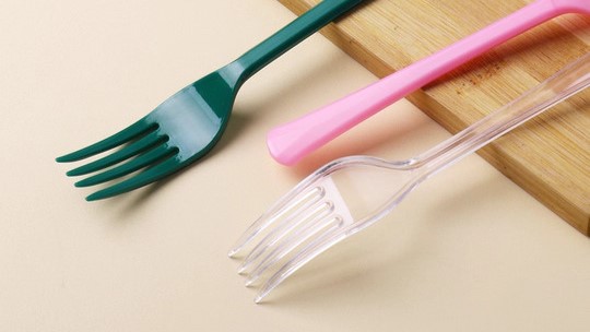 Tips Efektif Mengusir Hama Kebun Sayur Menggunakan Garpu Plastik Kreatif