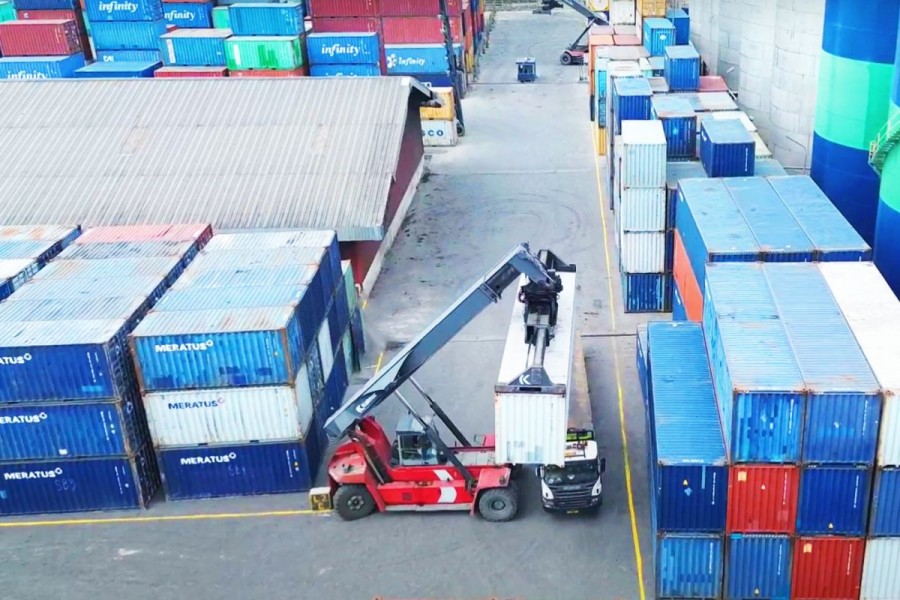Efisiensi Logistik di Pelabuhan Tanjung Perak, SPSL Sediakan Pemindai Kontainer