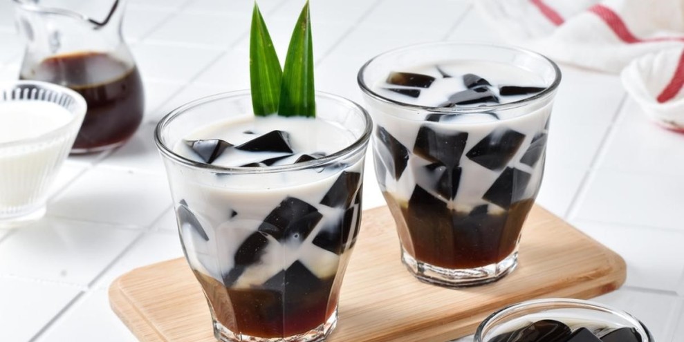 Cara Mudah Membuat Es Cincau Hitam Segar Tanpa Santan yang Menyehatkan