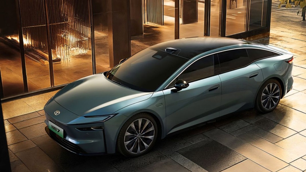 Toyota-GAC bZ7, Sedan Listrik Futuristis Siap Diluncurkan Maret 2026 di China
