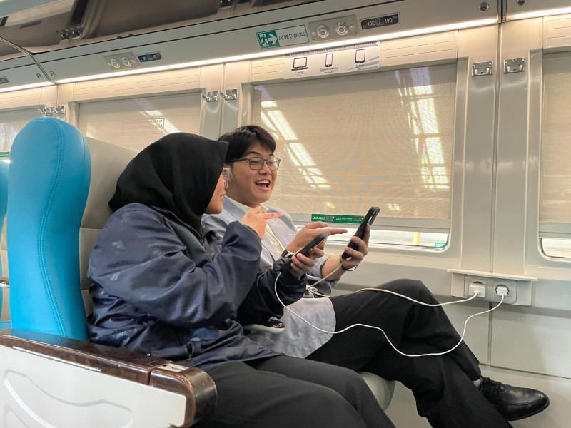 KAI Terapkan Aturan Baru, Penumpang Diminta Bijak Gunakan Stopkontak dan Powerbank