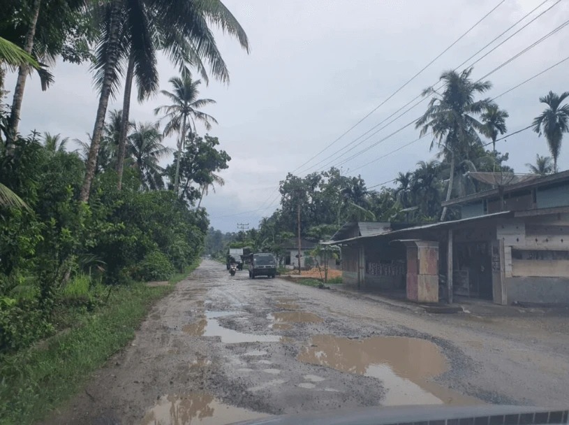 Kondisi Infrastruktur Jalan yang Memprihatinkan di Kabupaten Nias: Tantangan dan Harapan Masa Depan