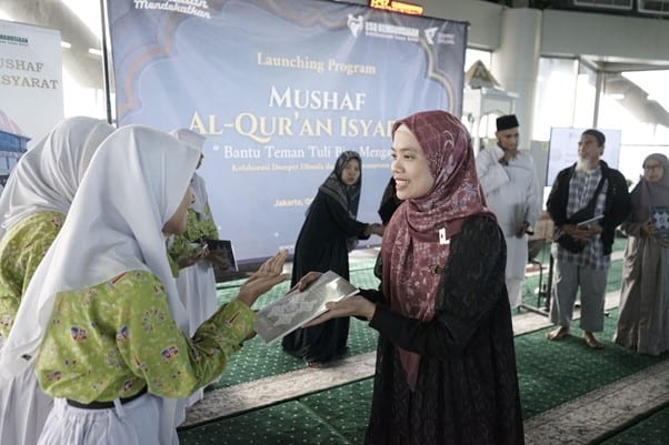 Cahaya Zakat Tembus Keterbatasan Lewat Mushaf Al Quran Isyarat