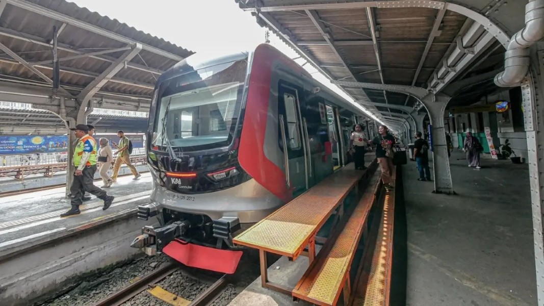Lonjakan Penumpang Kereta Api Dorong KAI Kembangkan Jalur Dan Listrik