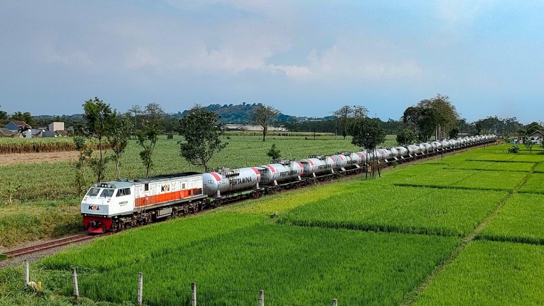 KAI Daop 9 Jember Siap Operasikan Jalur Distribusi BBM dengan Kereta Api