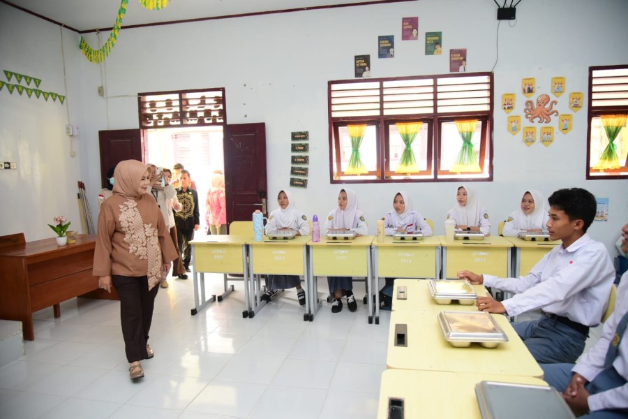 Antusiasme Siswa SMA Batudaa Pantai Sambut Program Makan Bergizi Gratis