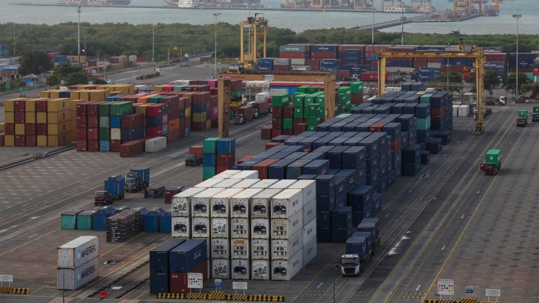 Kontraksi Impor Bahan Baku RI Sementara Manufaktur Tunjukkan Ekspansi Positif