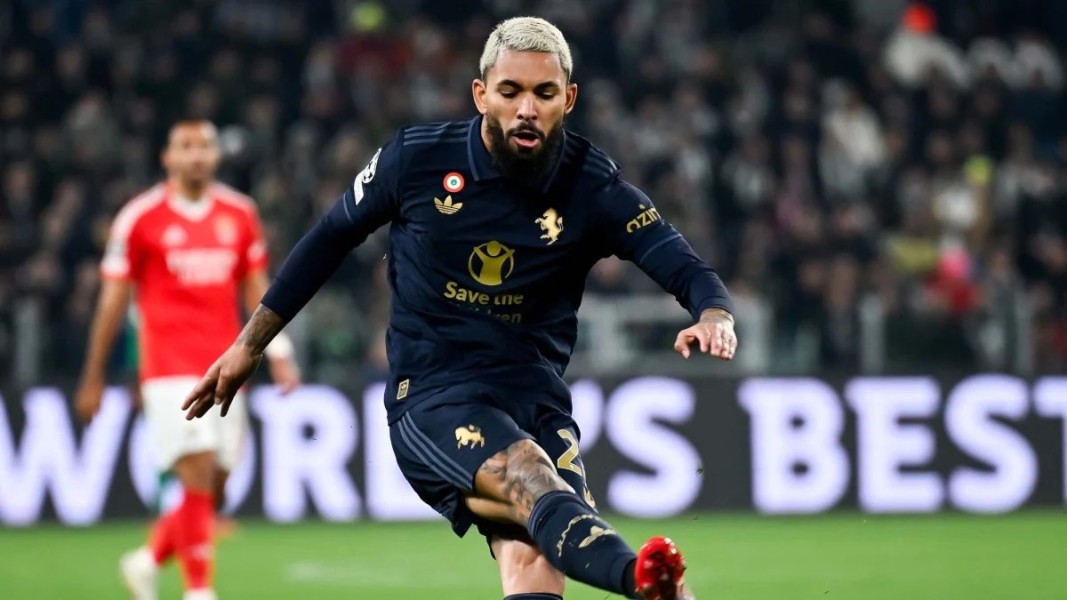 Juventus Coret Douglas Luiz dari Skuad Serie A Musim Baru