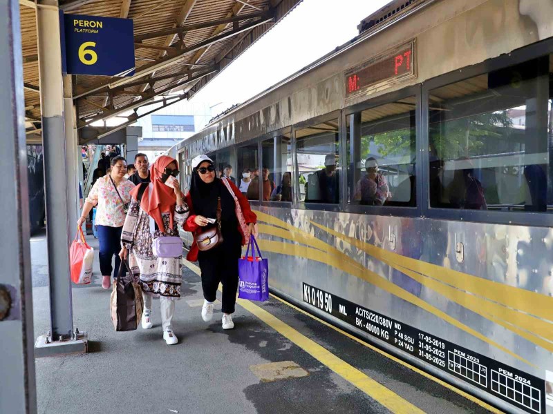 Persiapan Intens Jelang Libur Natal dan Tahun Baru: PT KAI Daop 8 Surabaya Tambah Frekuensi Kereta Api