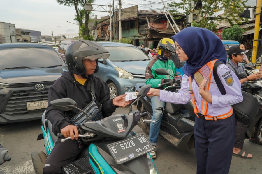 Sambut Angkutan Lebaran 2026, KAI Properti dan KAI Daop 1 Jakarta Berkolaborasi dengan Komunitas Railfans Gelar Edukasi Keselamatan di Perlintasan