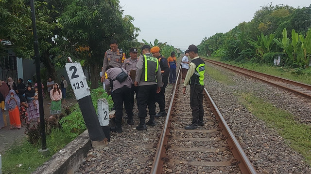 Perempuan Paruhbaya Tewas Setelah Tertemper Kereta Api Ambarawa Ekspres di Bojonegoro