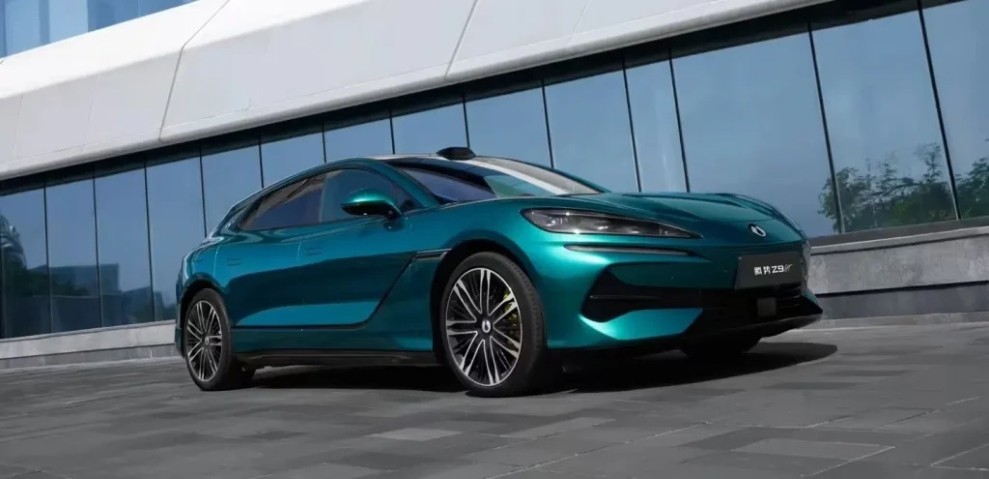 Denza Z9 GT Mobil Listrik dengan Jarak Tempuh Terjauh Siap Meluncur di Indonesia Tahun 2026