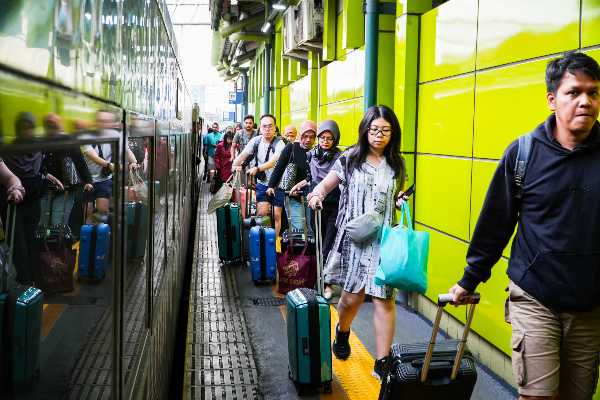 PT Kereta Api Indonesia Daerah Operasi 1 Jakarta Catatkan 371.202 Pelanggan Selama Libur Hari Raya Waisak 2025