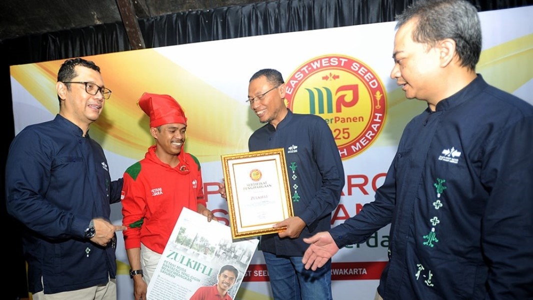 Petani Inspiratif Indonesia Terima Penghargaan Master Panen dari Ewindo