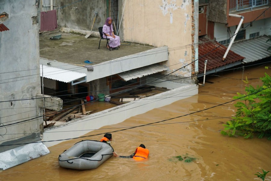 Banjir 2 Meter Rendam Perumahan di Sukabumi, Warga Terjebak dalam Rumah