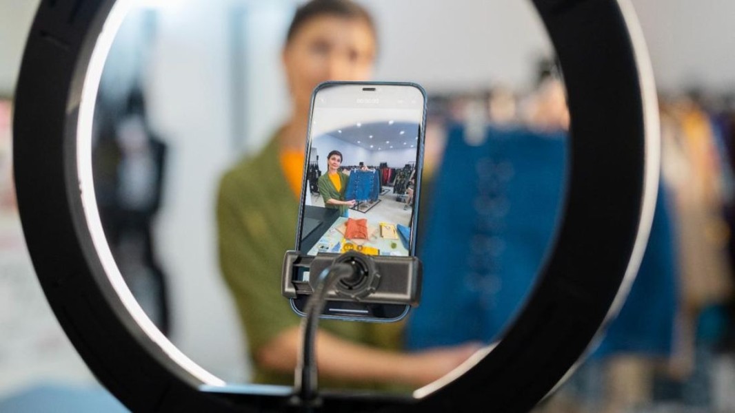 Revolusi Video Commerce: Shopee Kokoh di Puncak, Peta Belanja Digital RI Berubah