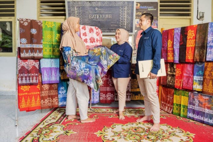 MIND ID Dorong 10.000 UMK Naik Kelas, Bukti Tambang Jadi Penggerak Ekonomi Rakyat MIND ID Dorong 10.000 UMK Naik Kelas, Bukti Tambang Jadi Penggerak Ekonomi Rakyat