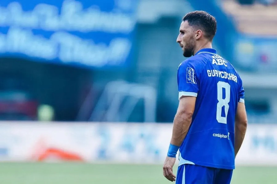 Persib Bandung Uji Kedalaman Skuad Tanpa Luciano Guaycochea