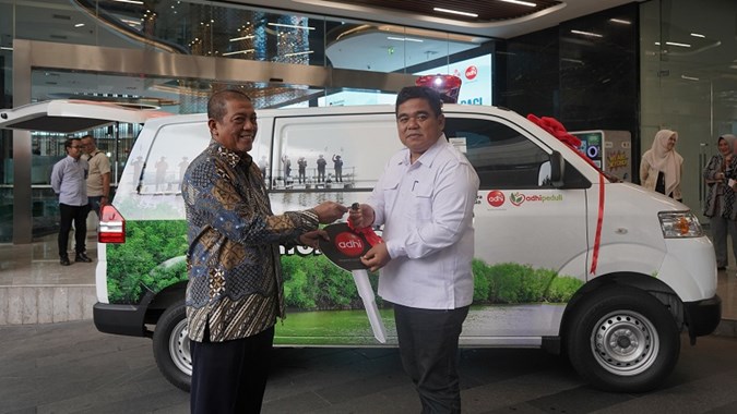 ADHI Karya Serahkan Ambulans, Dukung Lingkungan dan Masyarakat