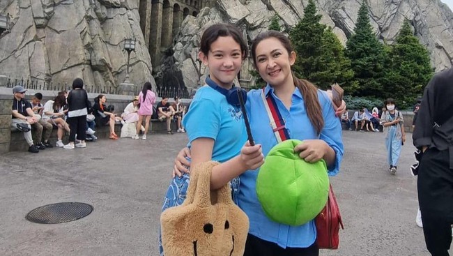 Mikhaela Lee Jowono, Putri Artis Nafa Urbach yang Makin Bersinar: Cantik, Cerdas, dan Berprestasi di Usia 14 Tahun