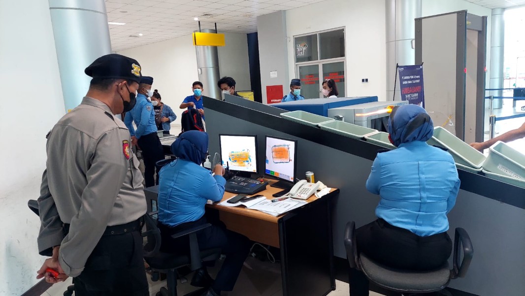 Polresta Palangka Raya Tingkatkan Pengamanan di Bandara Tjilik Riwut untuk Jamin Keamanan dan Kenyamanan Penumpang