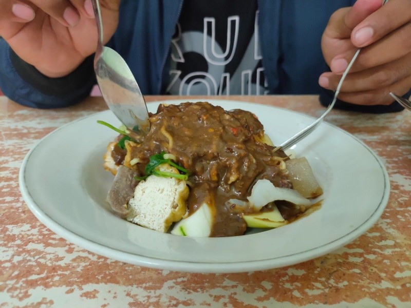 Rekomendasi Tempat Makan Siang Terbaik di Surabaya 2026