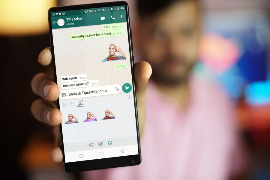 iPhone Kini Bikin Stiker WhatsApp Makin Praktis
