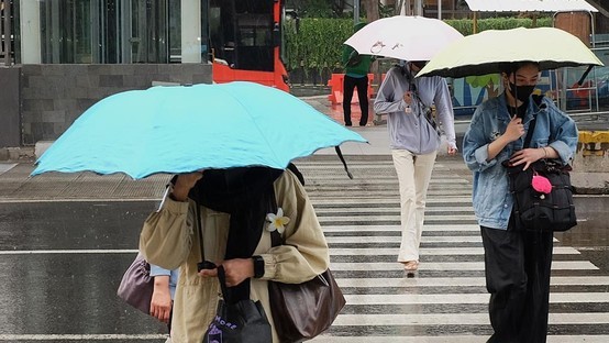 BMKG Peringatkan Awan Cumulonimbus Picu Hujan Lebat Gangguan Penerbangan Indonesia