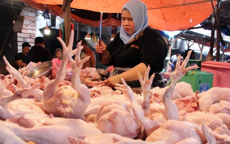 Harga Sembako Jatim Hari Ini: Bawang Naik, Ayam Turun