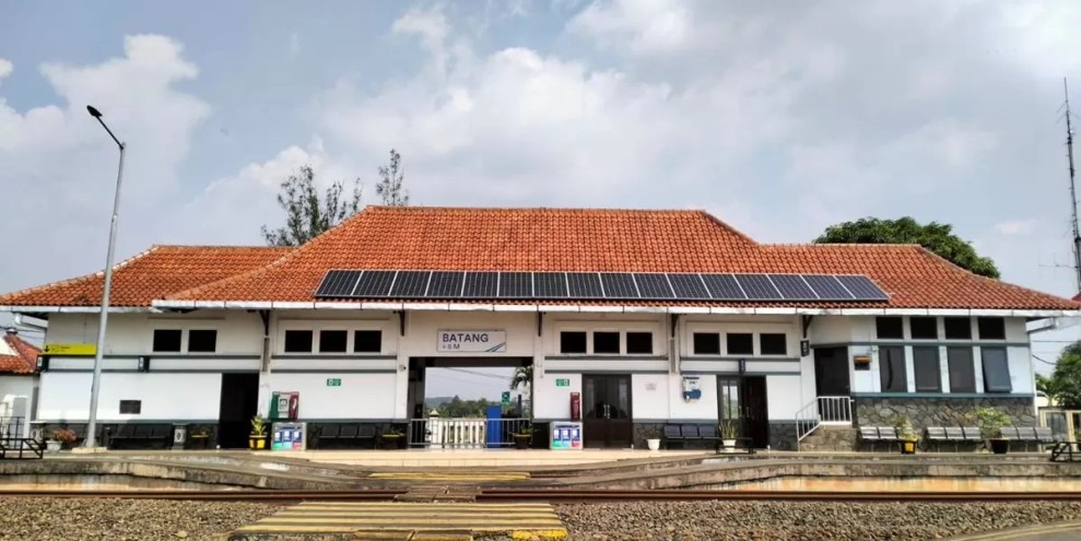 Sistem PLTS KAI Hasilkan Listrik Mandiri Hingga 6 Gigawatt Hour