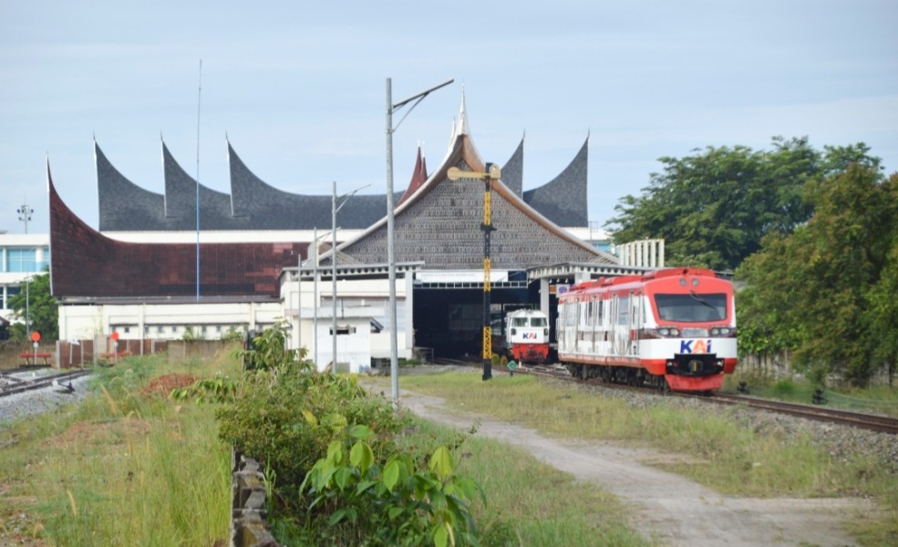 Kereta Api Jadi Pilihan Utama Wisatawan Jelajahi Keindahan Alam dan Budaya Sumatera Barat Kereta Api Jadi Pilihan Utama Wisatawan Jelajahi Keindahan Alam dan Budaya Sumatera Barat