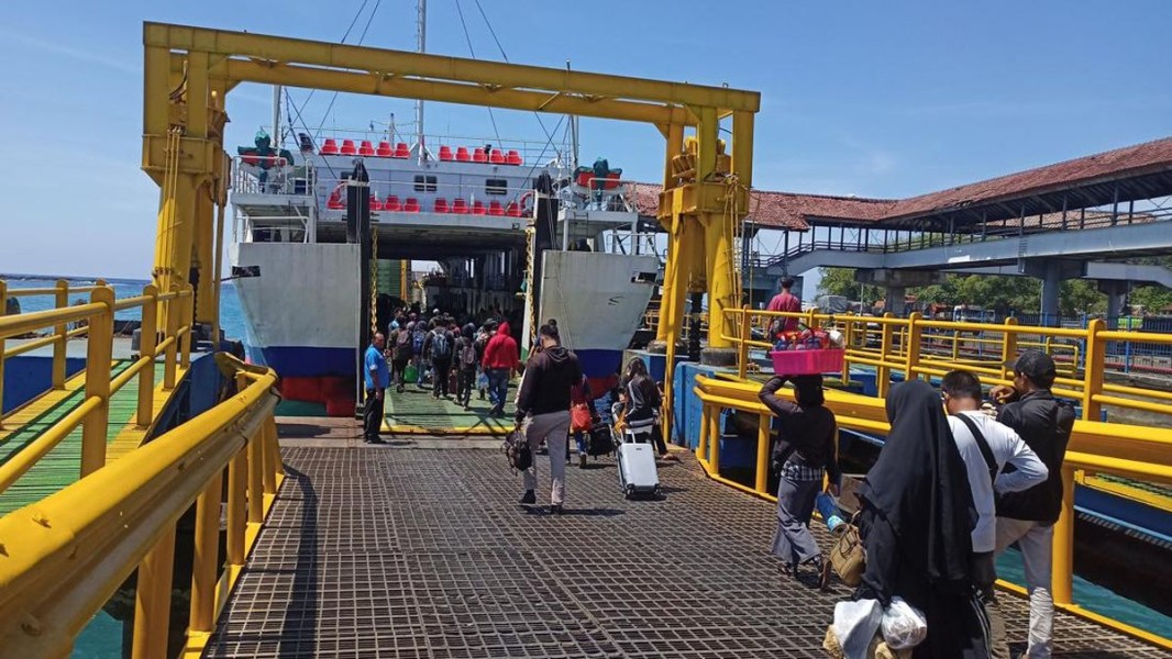 Kelancaran Penyeberangan di Pelabuhan Padangbai Terjaga