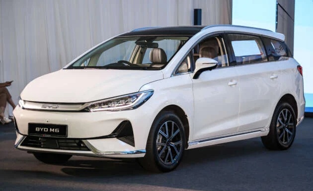 BYD M6 Dominasi Penjualan Mobil Listrik di Indonesia Januari 2025