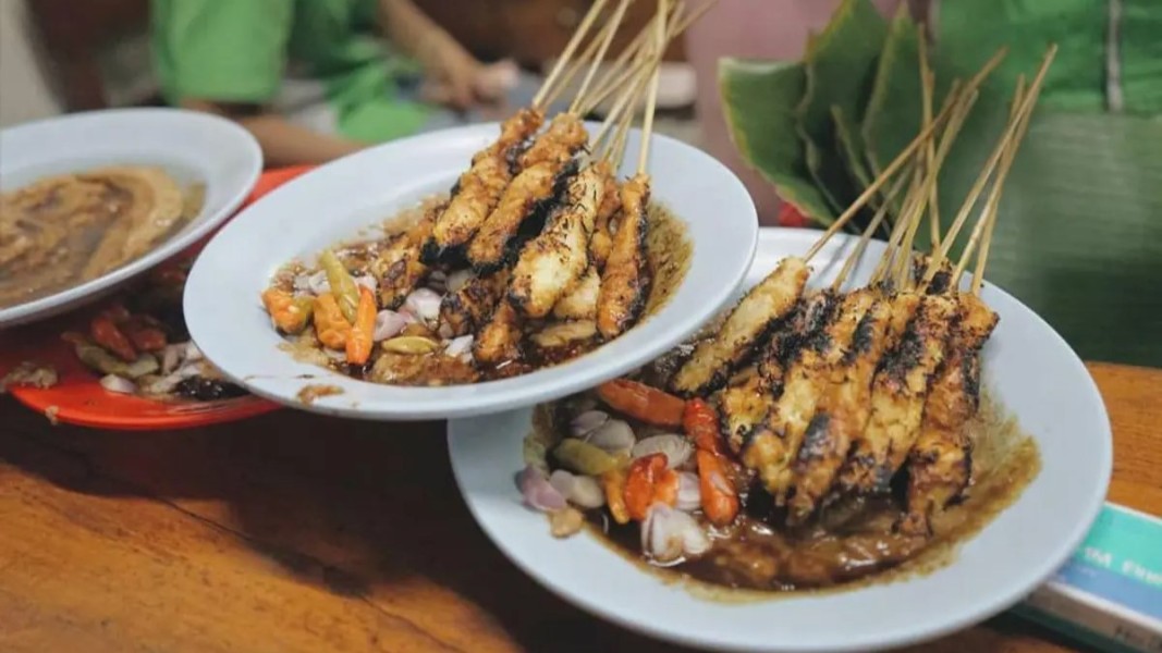 3 Tempat Terbaik Menikmati Sate Klopo di Malang