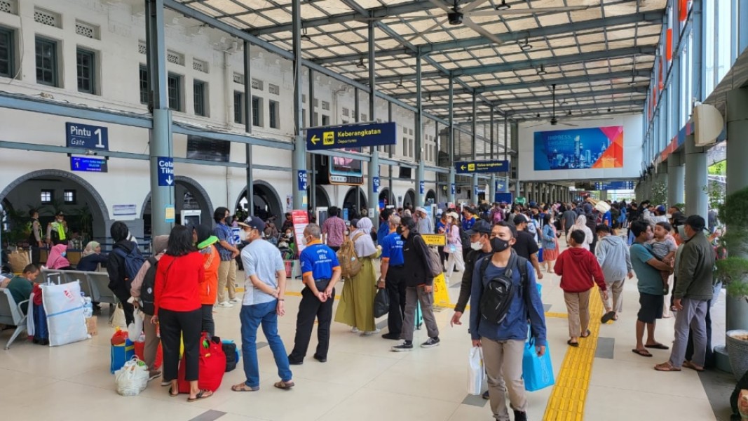 Ribuan Tiket Kereta Api Lebaran dari Stasiun Gambir dan Pasar Senen Ludes Terjual: Mengantisipasi Lonjakan Penumpang