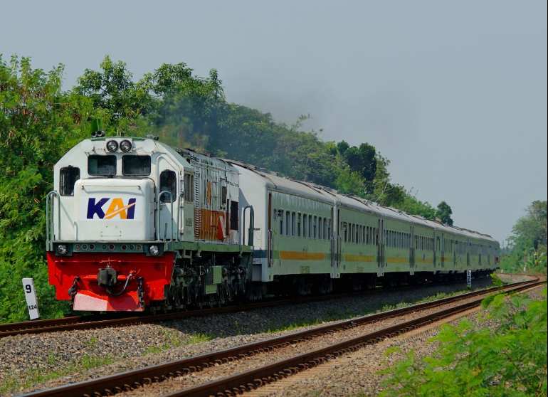 KAI Daop 6 Yogyakarta Operasikan 8 Kereta Api Tambahan untuk Long Weekend Paskah 2025, Lengkap dengan Fasilitas Pembayaran Digital KAIPay