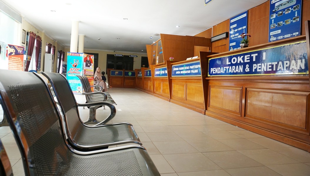 Antusias Warga Bayar Pajak Kendaraan, Samsat Tambah Loket