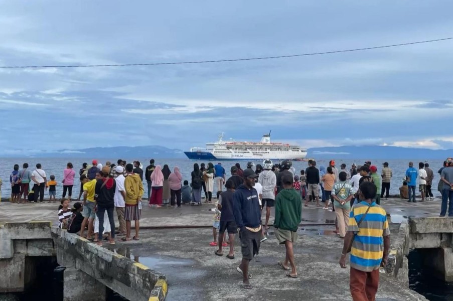 PT PELNI Perkenalkan Kehadiran Perdana KM Dorolonda di Pelabuhan Waren, Papua