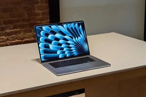 MacBook Air M4 13, Performa Andal Bodi Ringan