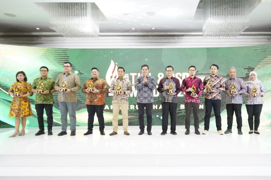 Program Lingkungan PLN Enjiniring Mendapat Penghargaan Tertinggi di TJSL & CSR Awards 2024