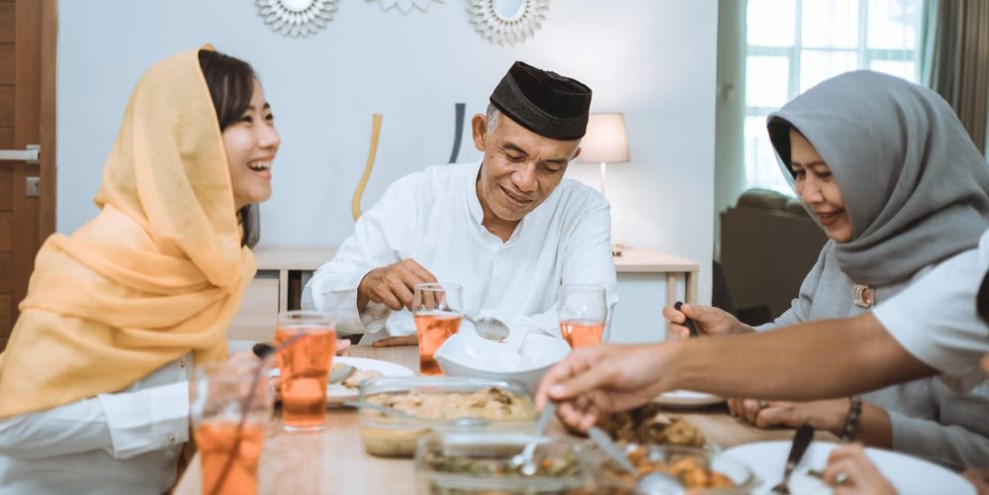 Makna Ibadah dan Kebersamaan dalam Tradisi Buka Bersama Saat Ramadan