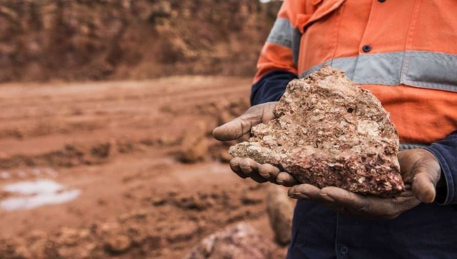 Transformasi Bauksit Indonesia: MIND ID Dorong Nilai Tambah Hingga 2028