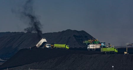 Harga Batu Bara Acuan November 2025 Melemah, Pasar Global Tertekan
