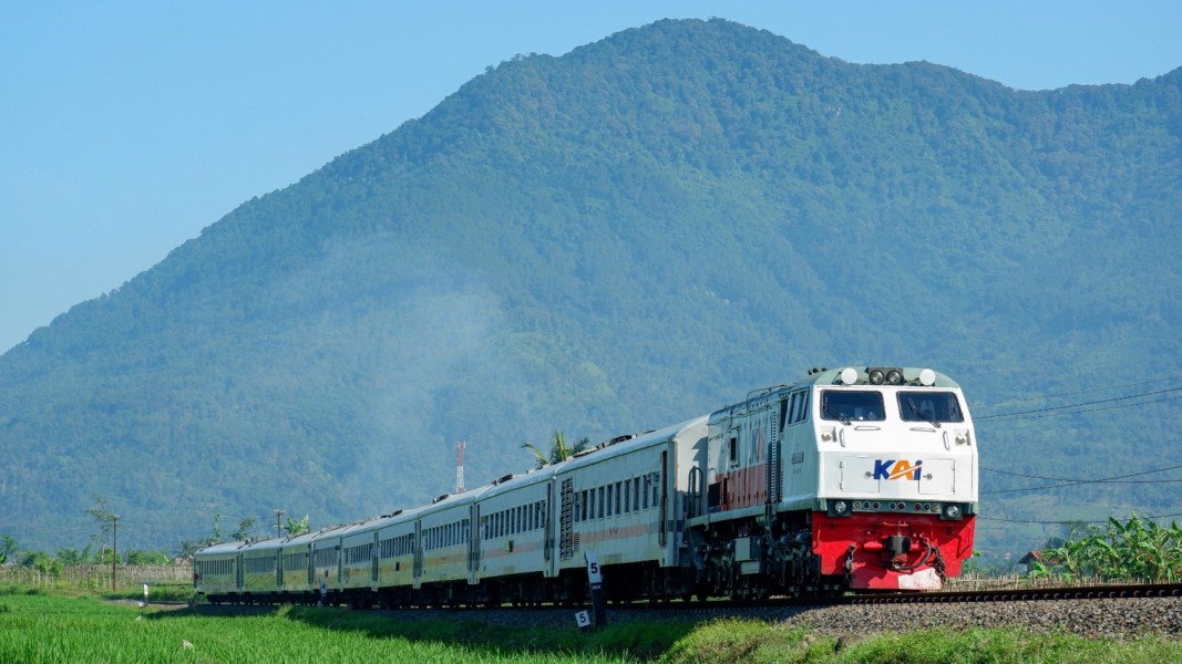 Jabar Kembangkan Wisata Kereta Api