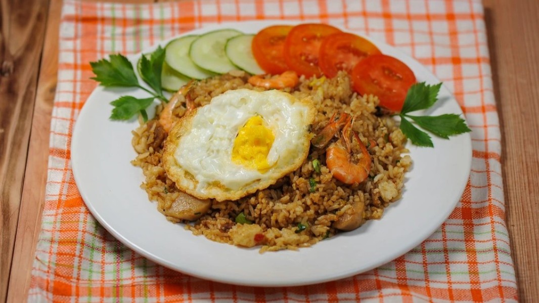 Tips Memasak Nasi Goreng Sempurna Agar Butiran Tetap Terpisah dan Kenyal