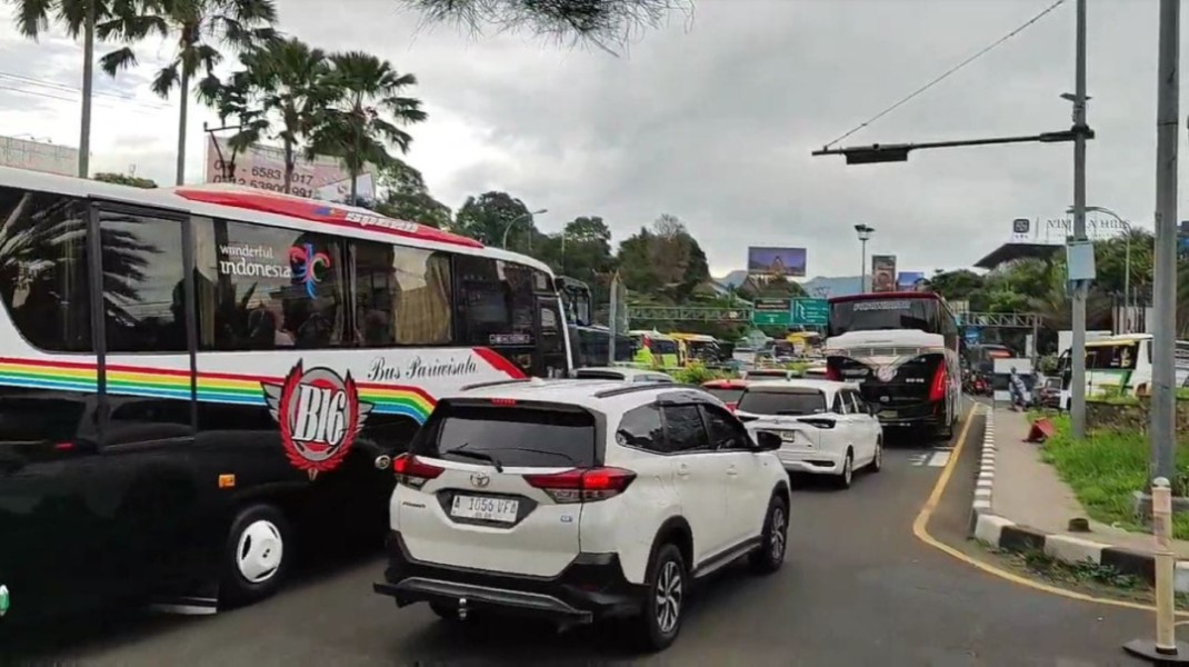 Libur Panjang Waisak, 9.000 Kendaraan Serbu Kawasan Puncak Bogor, Satlantas Polres Bogor Terapkan Rekayasa Lalu Lintas