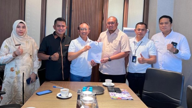 Usaha Pemerataan Listrik di Solok, Andre Rosiade dan Jon Firman Pandu Temui Direksi PLN