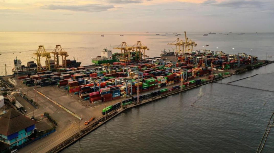 Pelindo Tambah Alat Bongkar Muat untuk Perkuat Kinerja Logistik Nasional