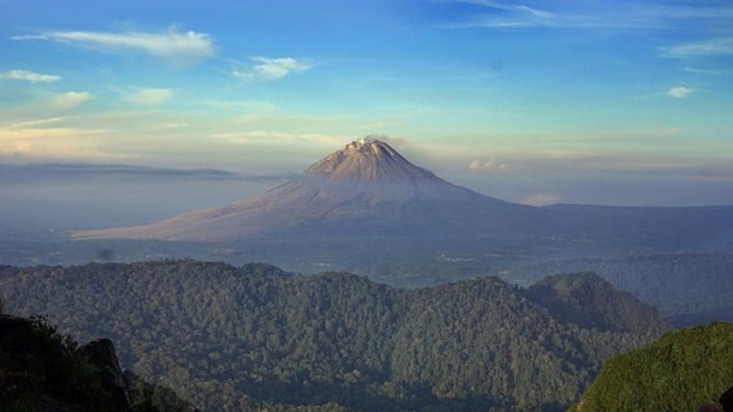 Daftar Lengkap Gunung di Sumatera yang Populer Didaki